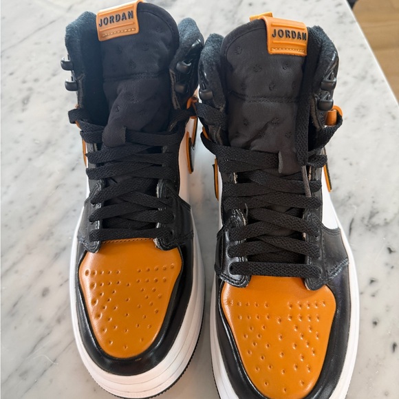 Nike Athletic Shoes Black Orange White - Picture 2 of 7